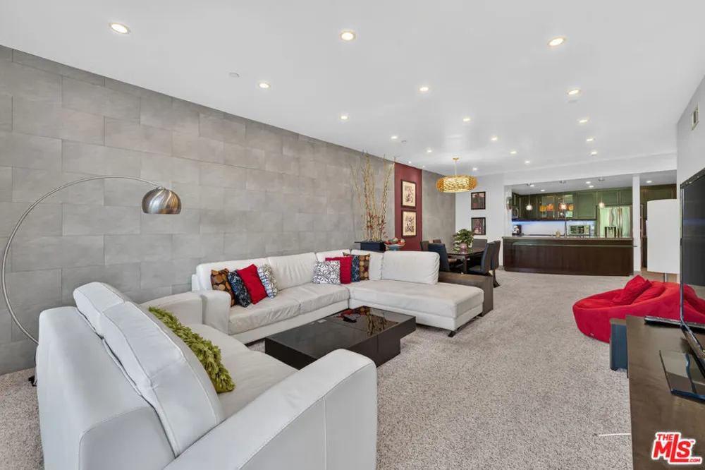 324 Palm Drive #404 Beverly Hills, CA 90210