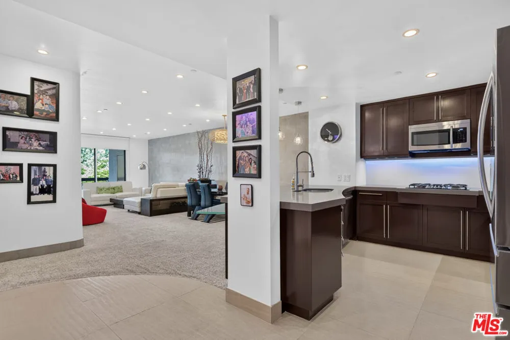 324 Palm Drive #404 Beverly Hills, CA 90210