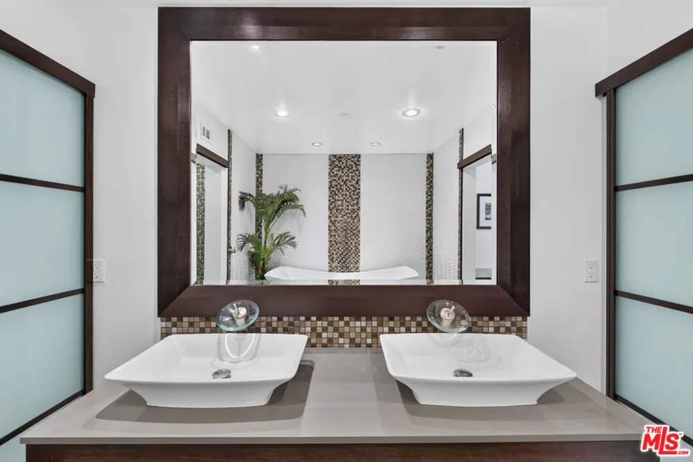 324 Palm Drive #404 Beverly Hills, CA 90210