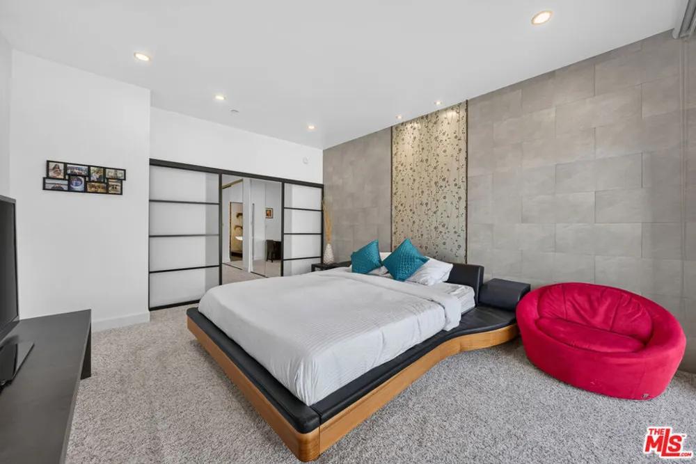 324 Palm Drive #404 Beverly Hills, CA 90210