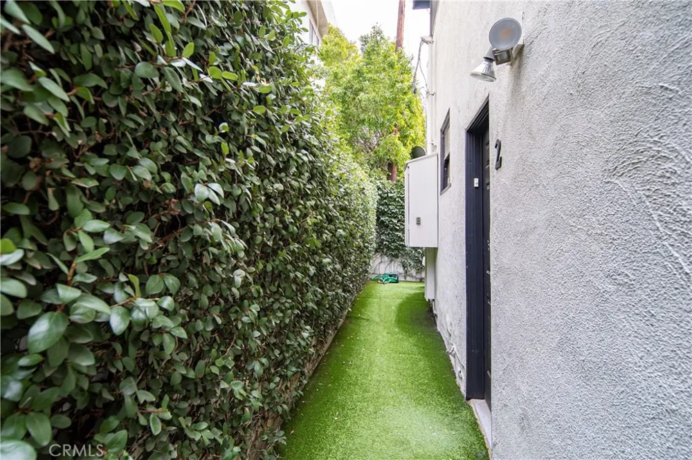 400 Maple Drive #A Beverly Hills, CA 90210