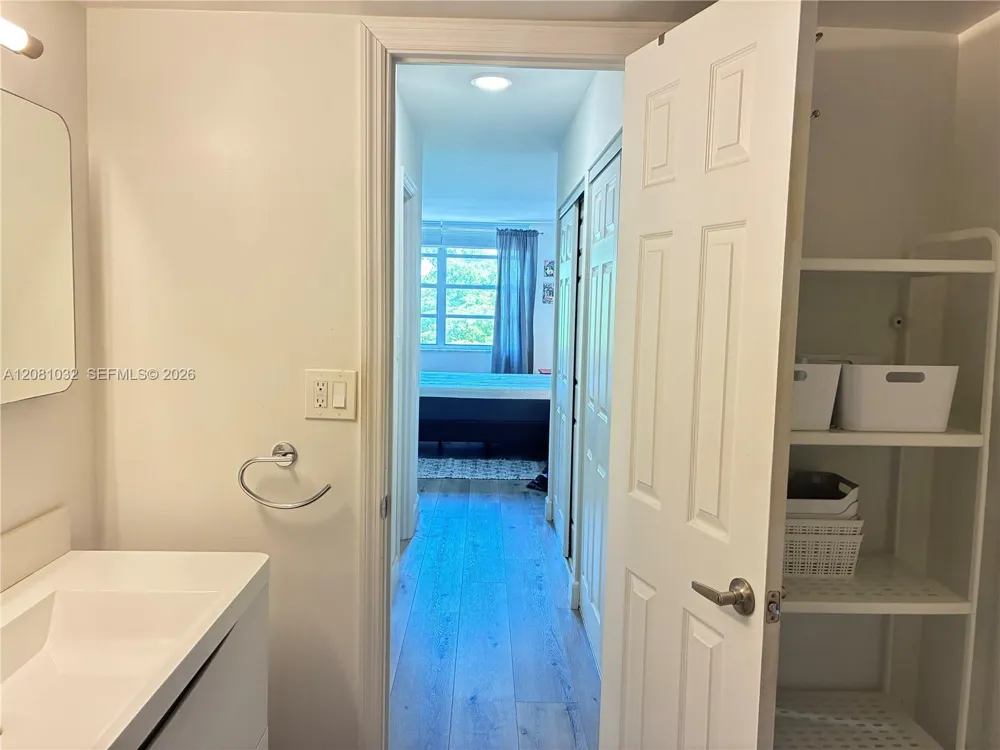 2780 NE 183rd St #415 Aventura, FL 33160