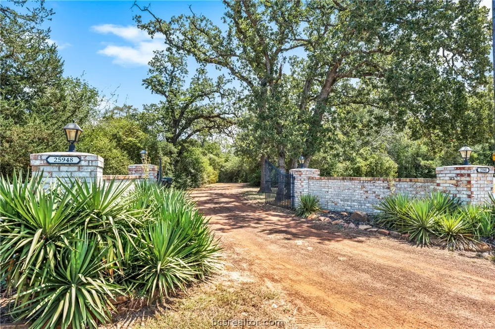 25948 Nelson Road Hempstead, TX 77445