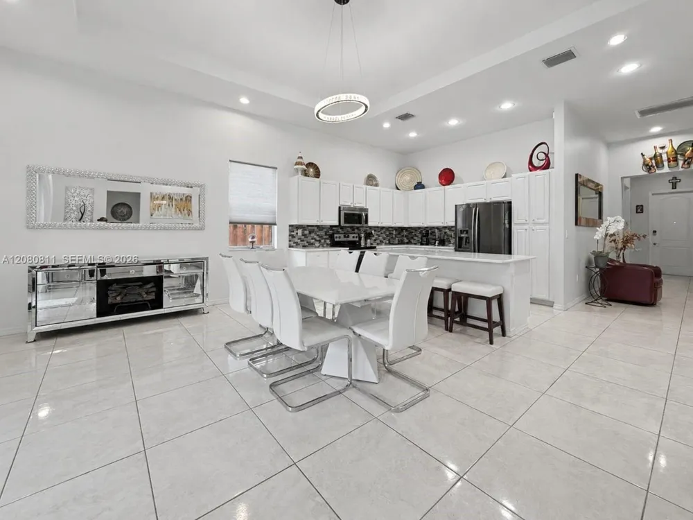 15086 SW 176th Ter Miami, FL 33187