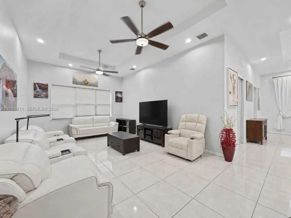 15086 SW 176th Ter Miami, FL 33187