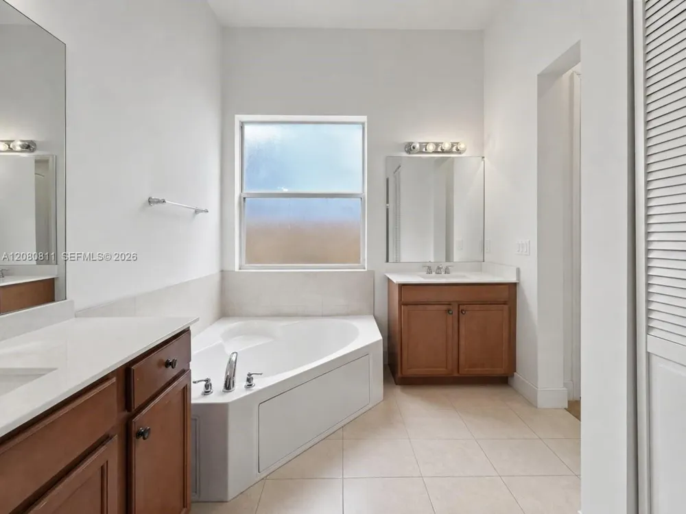 15086 SW 176th Ter Miami, FL 33187