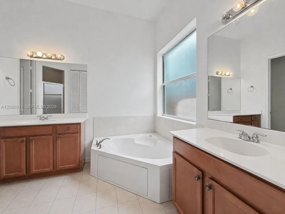 15086 SW 176th Ter Miami, FL 33187