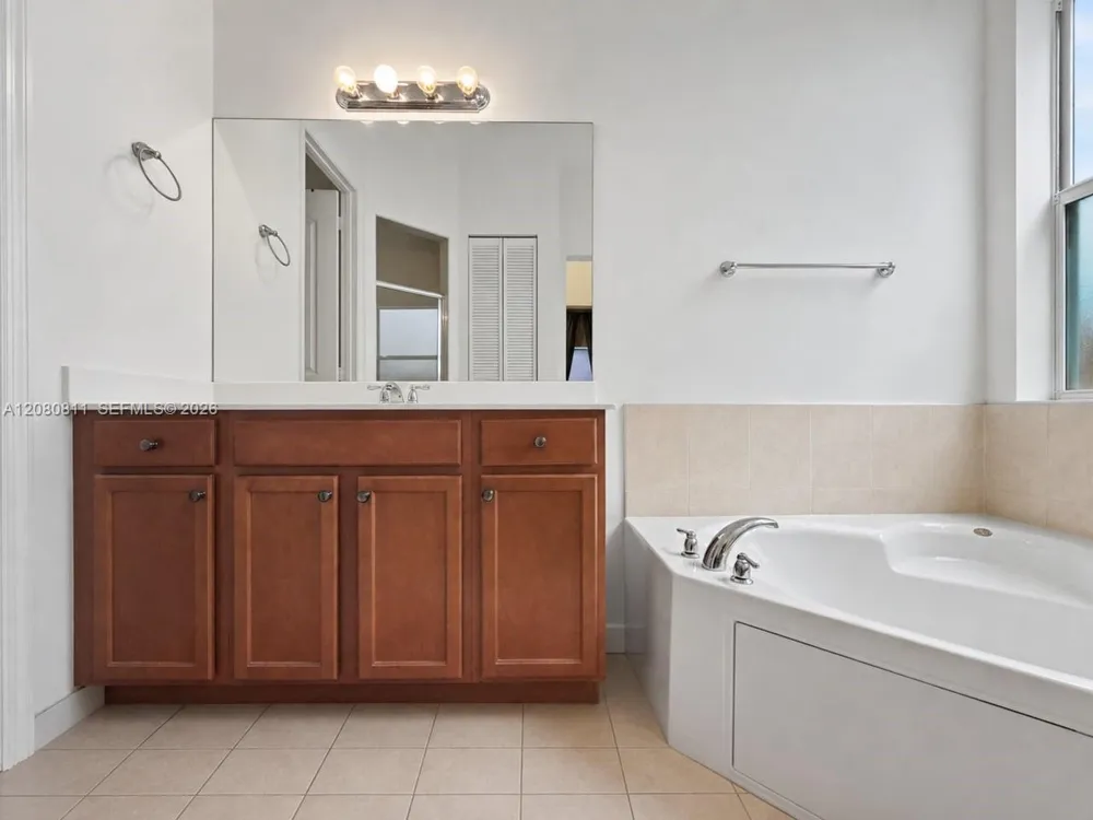 15086 SW 176th Ter Miami, FL 33187