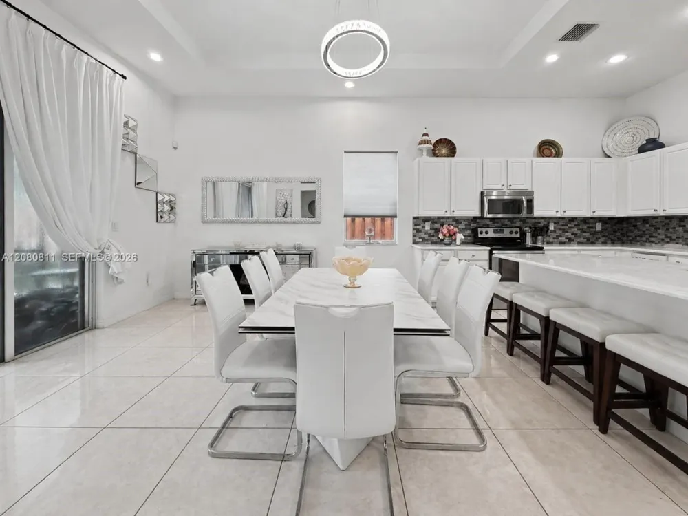 15086 SW 176th Ter Miami, FL 33187