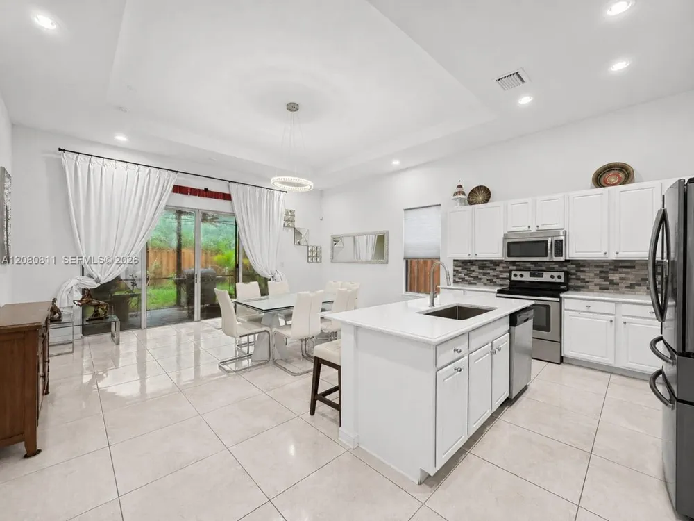 15086 SW 176th Ter Miami, FL 33187