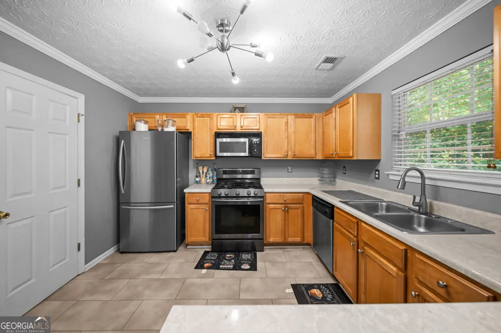 856 Haydens RDG Ellenwood, GA 30294