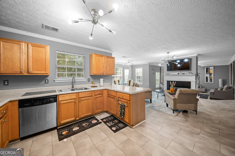 856 Haydens RDG Ellenwood, GA 30294
