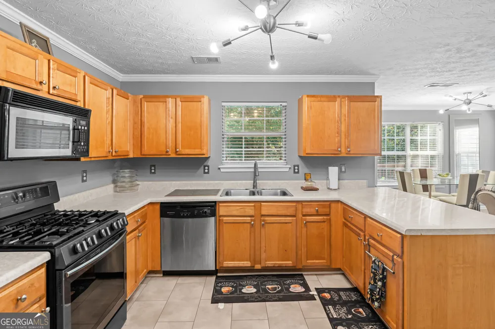 856 Haydens RDG Ellenwood, GA 30294
