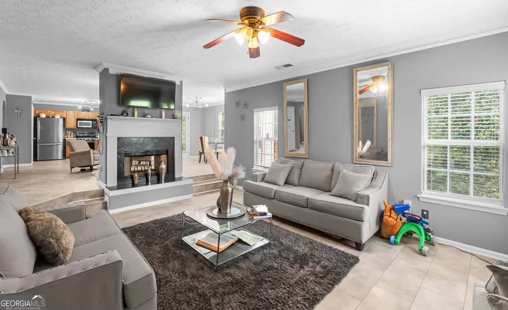 856 Haydens RDG Ellenwood, GA 30294