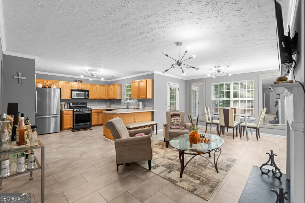 856 Haydens RDG Ellenwood, GA 30294