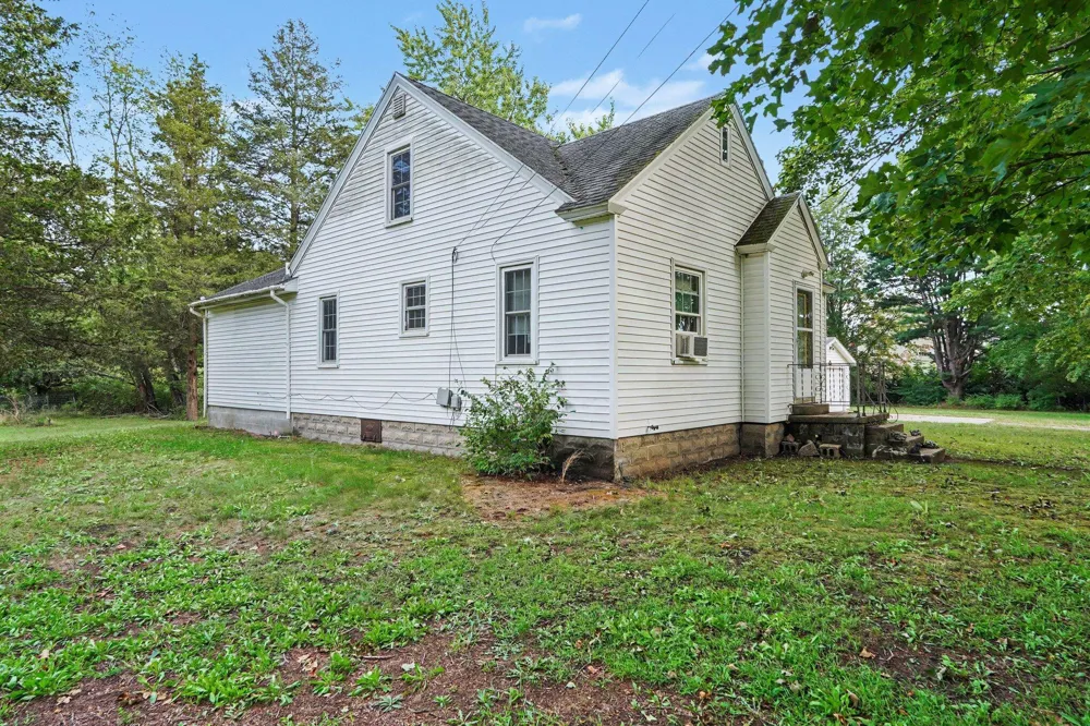 6516 Martin Road Norton Shores, MI 49444