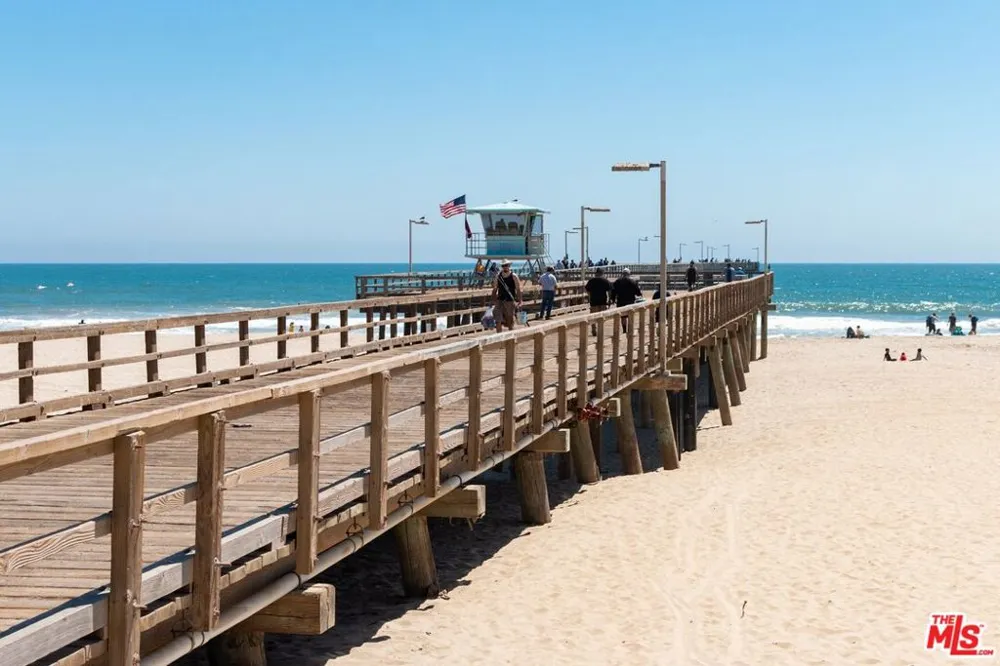 1051 Gill Avenue Port Hueneme, CA 93041