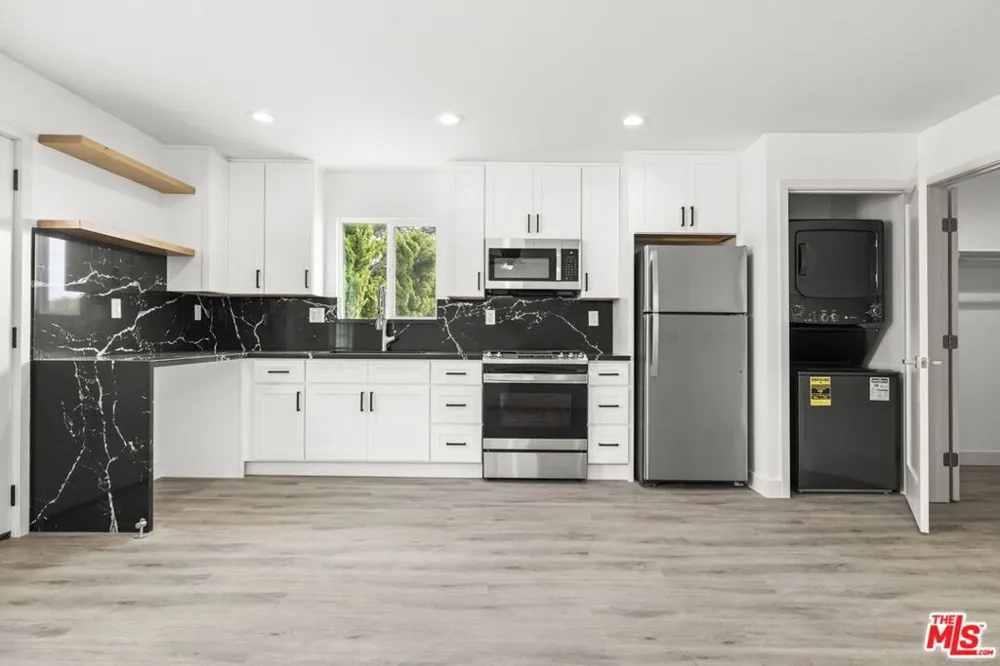 1051 Gill Avenue Port Hueneme, CA 93041