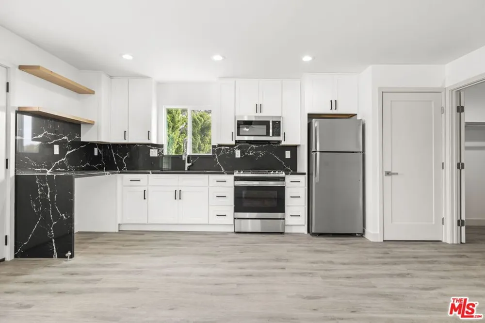 1051 Gill Avenue Port Hueneme, CA 93041