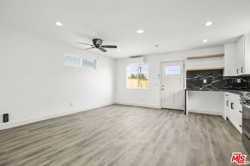 1051 Gill Avenue Port Hueneme, CA 93041