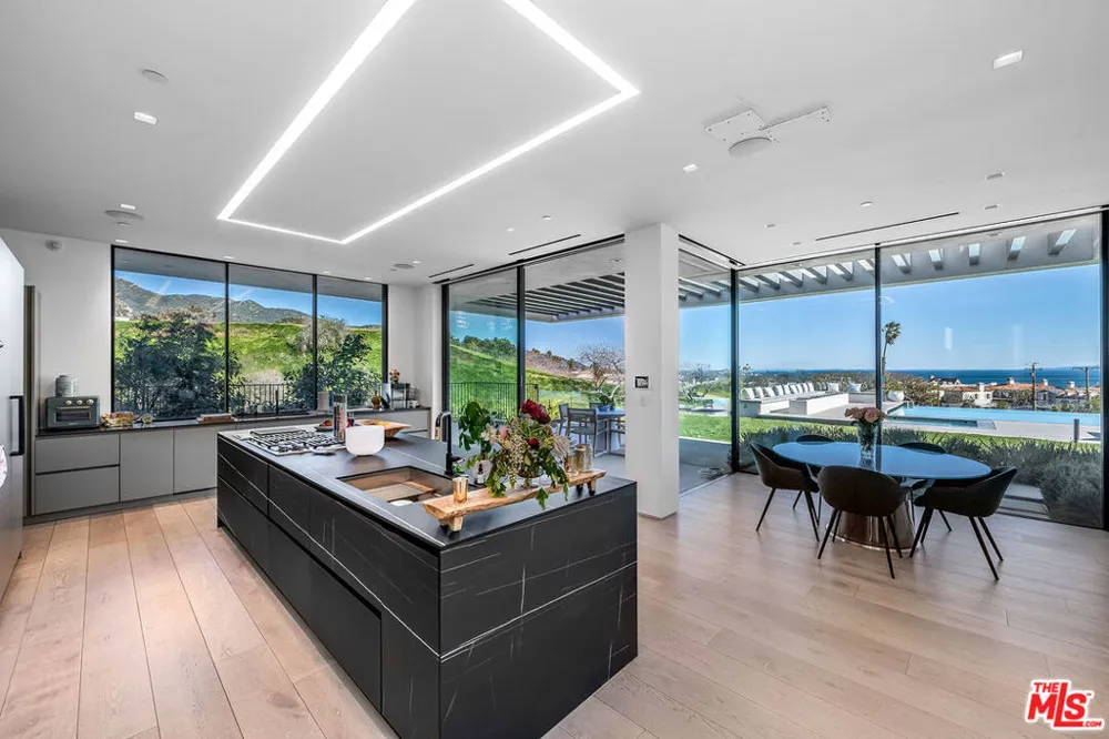 23919 Malibu Road Malibu, CA 90265