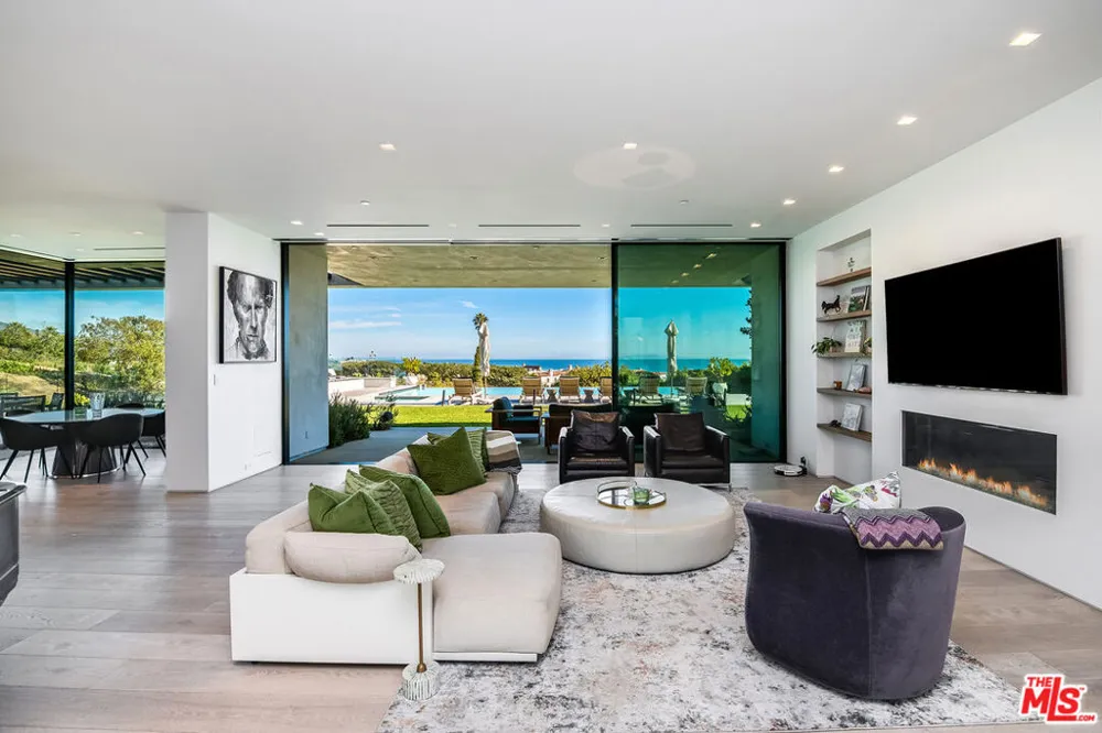 23919 Malibu Road Malibu, CA 90265