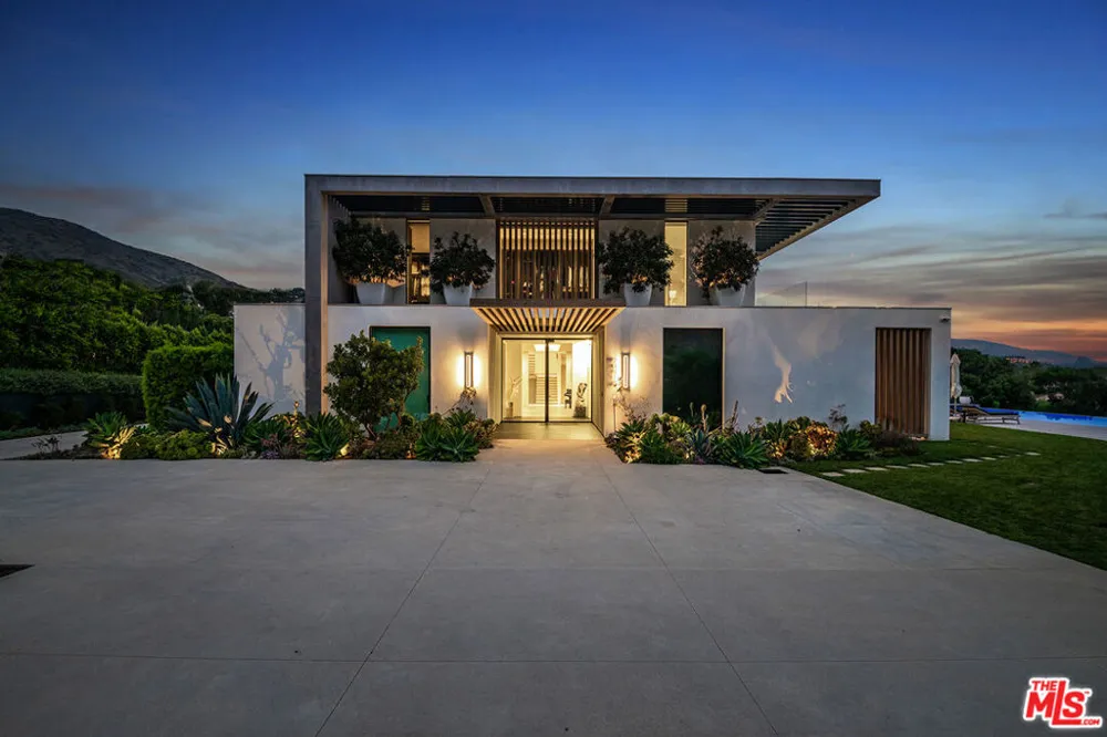 23919 Malibu Road Malibu, CA 90265