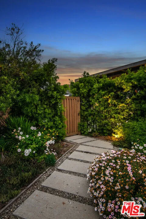 23919 Malibu Road Malibu, CA 90265