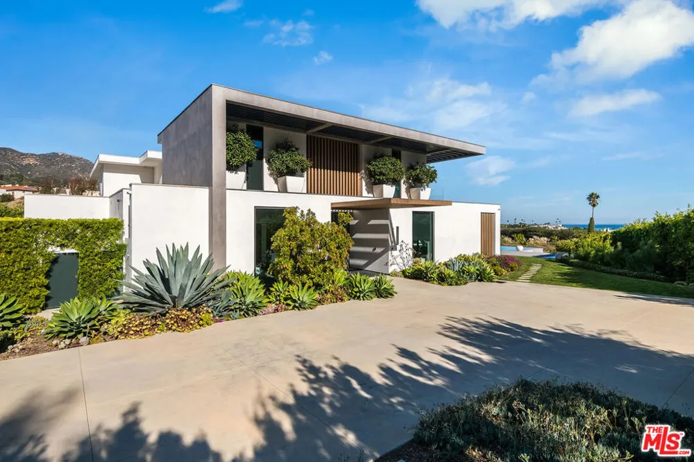 23919 Malibu Road Malibu, CA 90265