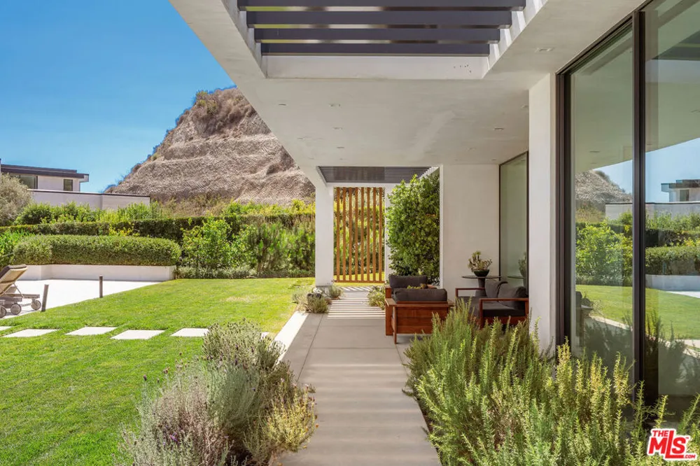 23919 Malibu Road Malibu, CA 90265