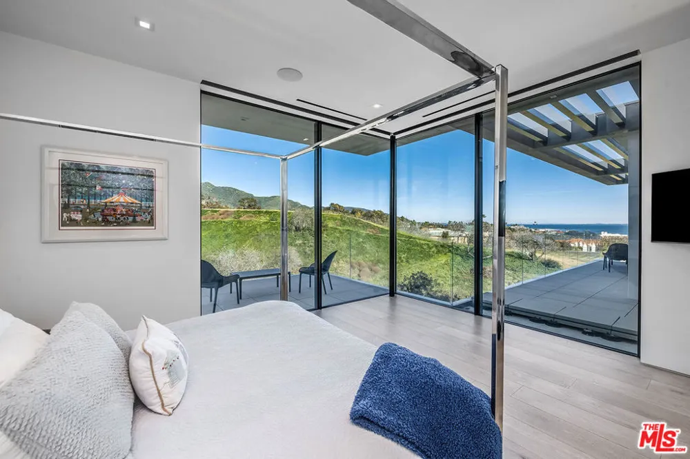 23919 Malibu Road Malibu, CA 90265