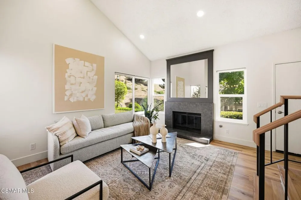 974 Quarterhorse Lane Oak Park, CA 91377