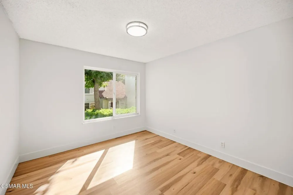 974 Quarterhorse Lane Oak Park, CA 91377