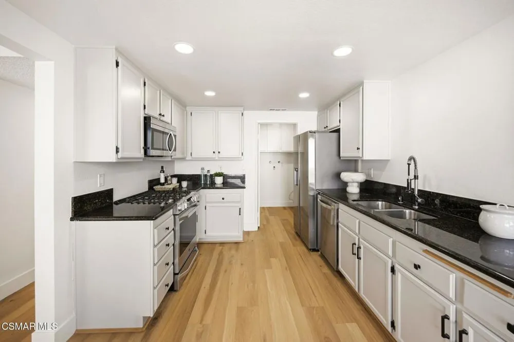 974 Quarterhorse Lane Oak Park, CA 91377