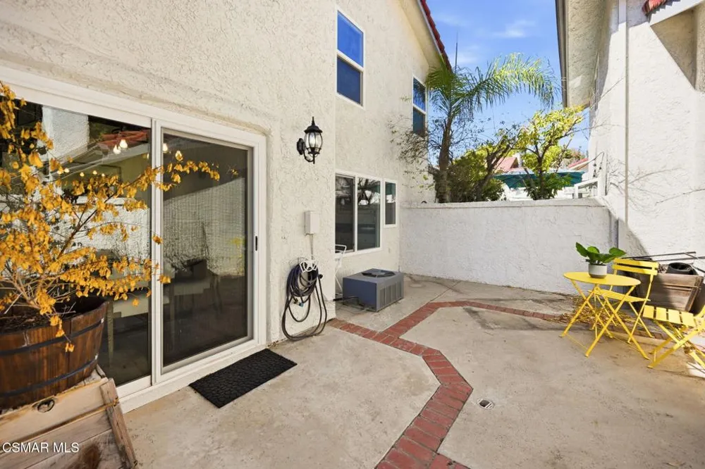 974 Quarterhorse Lane Oak Park, CA 91377