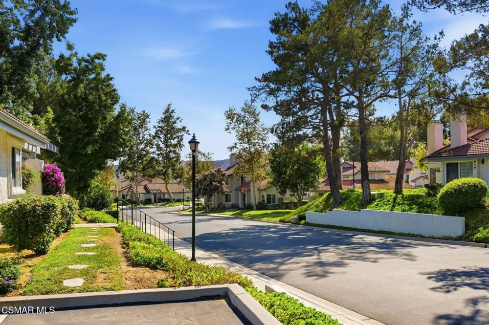 974 Quarterhorse Lane Oak Park, CA 91377