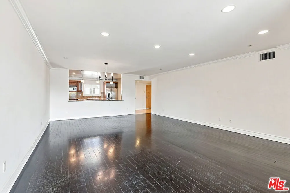 1828 Glendon Avenue #PH3 Los Angeles, CA 90025