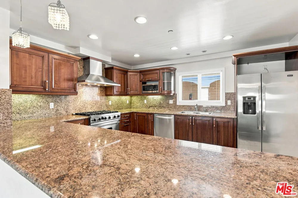 1828 Glendon Avenue #PH3 Los Angeles, CA 90025