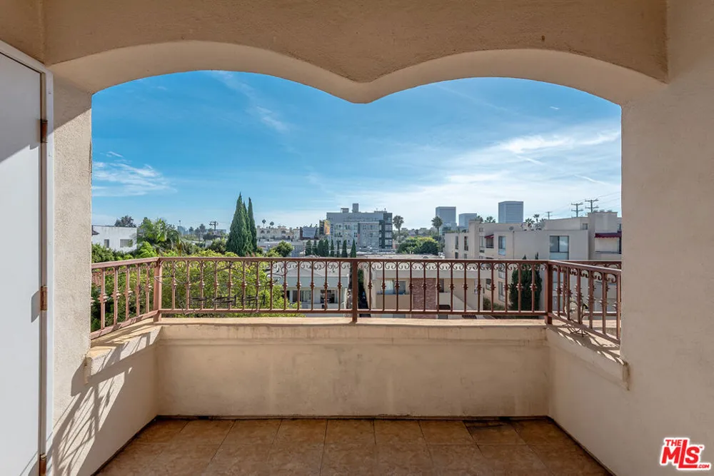 1828 Glendon Avenue #PH3 Los Angeles, CA 90025