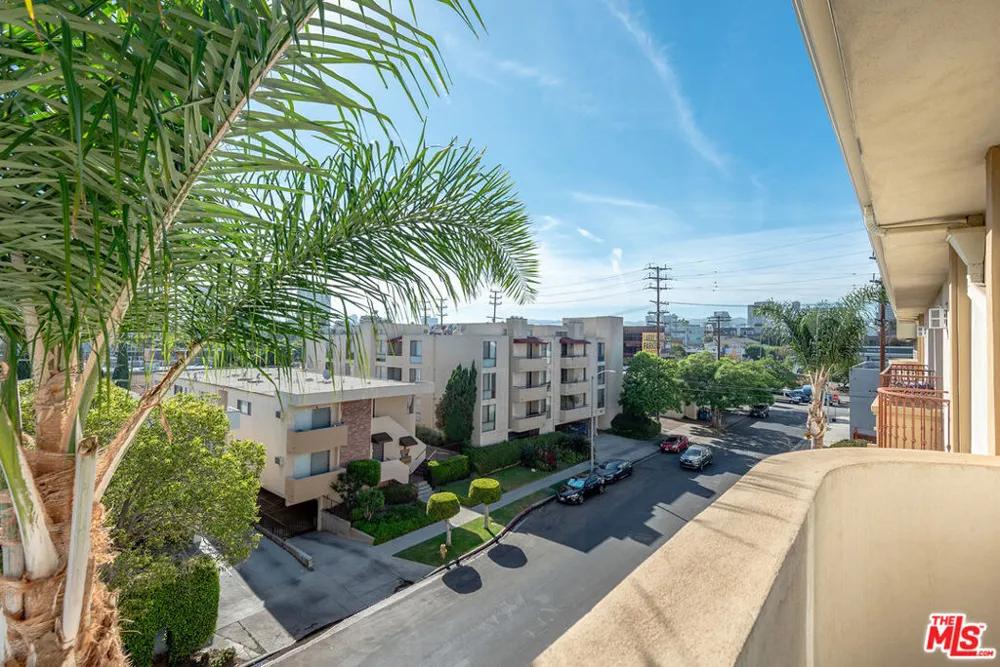 1828 Glendon Avenue #PH3 Los Angeles, CA 90025