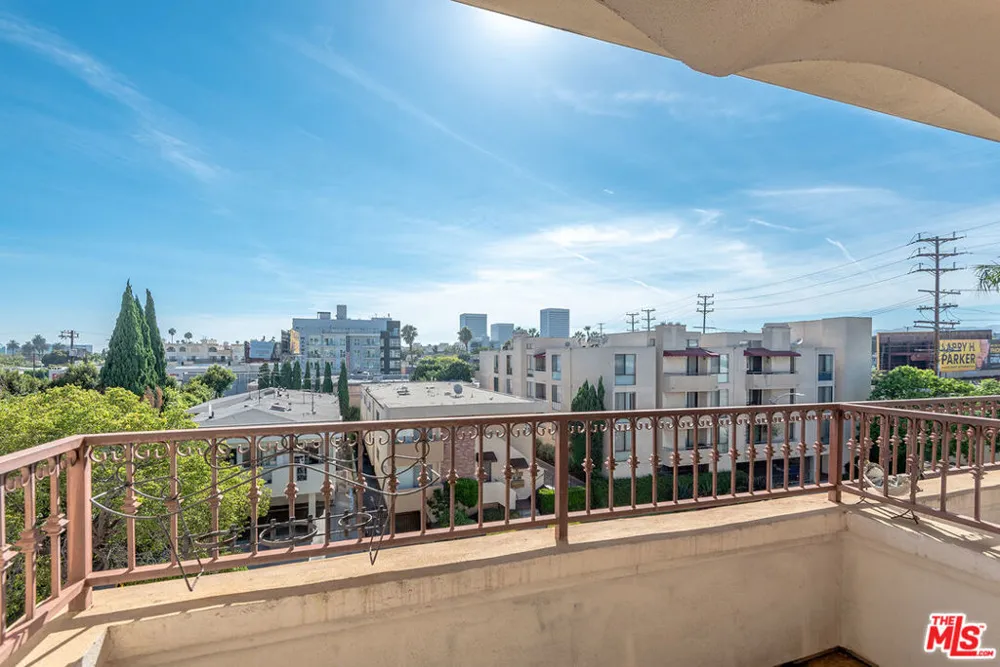 1828 Glendon Avenue #PH3 Los Angeles, CA 90025