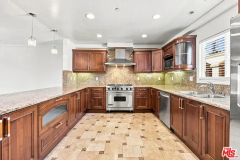 1828 Glendon Avenue #PH3
