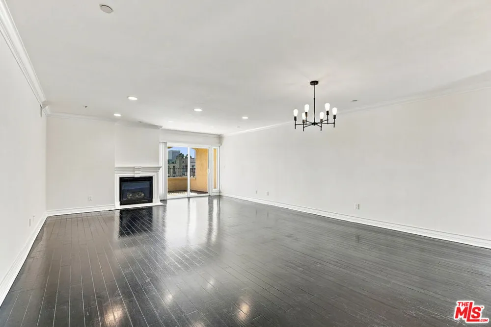 1828 Glendon Avenue #PH3 Los Angeles, CA 90025