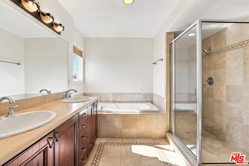 1828 Glendon Avenue #PH3 Los Angeles, CA 90025