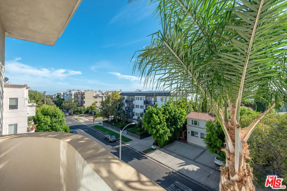1828 Glendon Avenue #PH3 Los Angeles, CA 90025