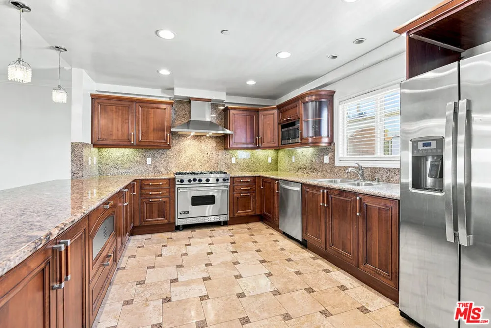 1828 Glendon Avenue #PH3 Los Angeles, CA 90025