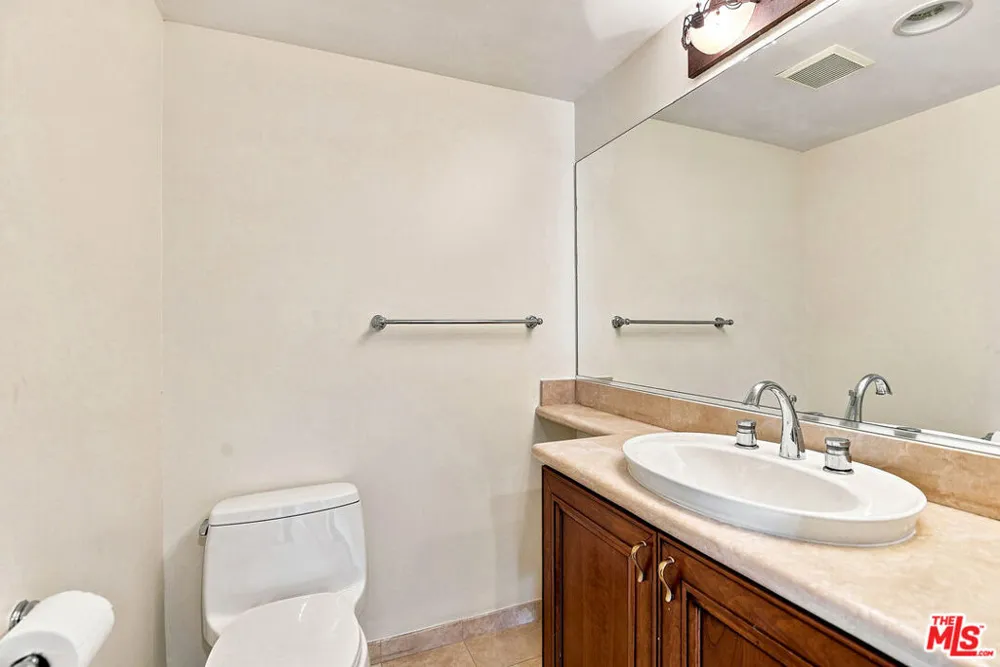 1828 Glendon Avenue #PH3 Los Angeles, CA 90025