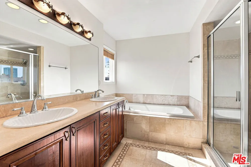 1828 Glendon Avenue #PH3 Los Angeles, CA 90025