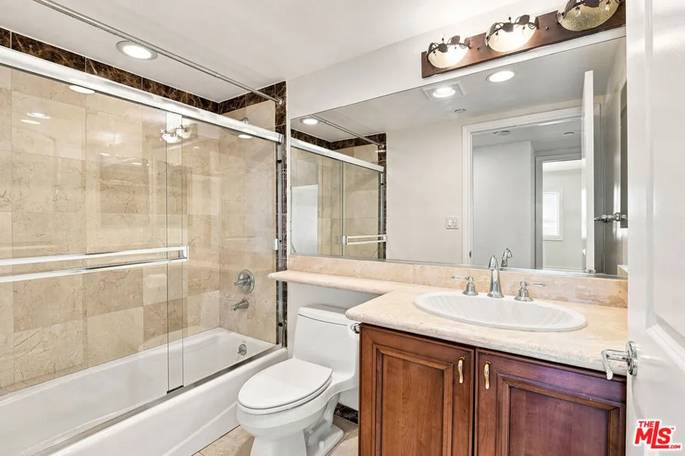 1828 Glendon Avenue #PH3 Los Angeles, CA 90025