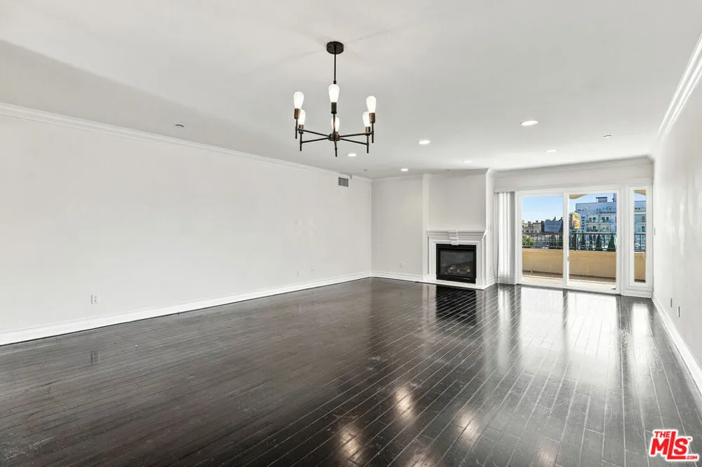 1828 Glendon Avenue #PH3 Los Angeles, CA 90025